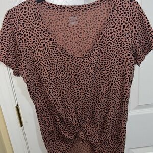 🦋Pink T-shirt 5/25$